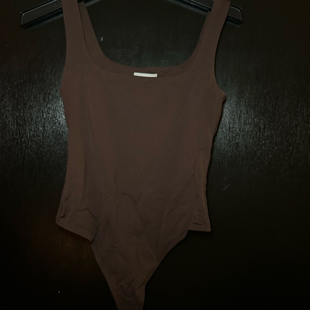 Aritzia Brown Babaton Square Neck Bodysuit